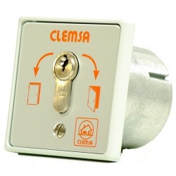 Selector CLEMSA de apertura y cierre empotrable 75x75x50mm. Modelo MC156